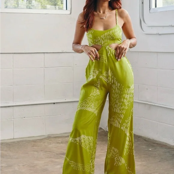 Chic Lime Green Women's Jumpsuit - Picture 1 of 3